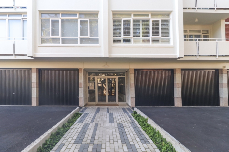 2 Bedroom Property for Sale in Sea Point Western Cape